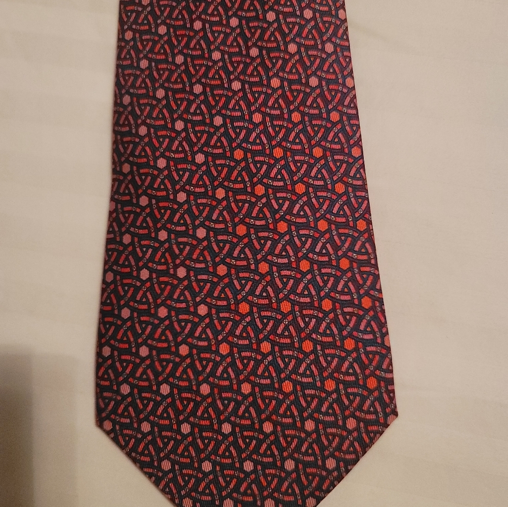 Elegant Red and Black Geometric  Silk Tie